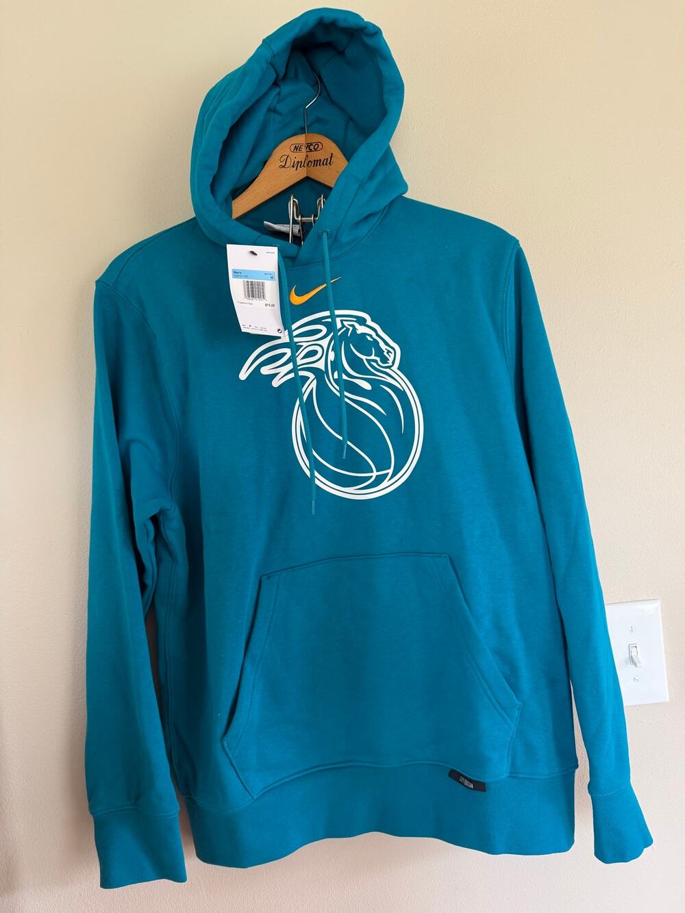 NWT Nike Adult 2025-26 City Edition Detroit Pistons Club Logo Hoodie M
